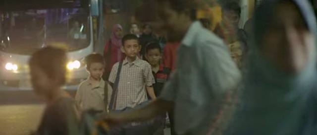 Menyentuh Hati: Petualangan Kecil Anak Yatim Demi Bisa 