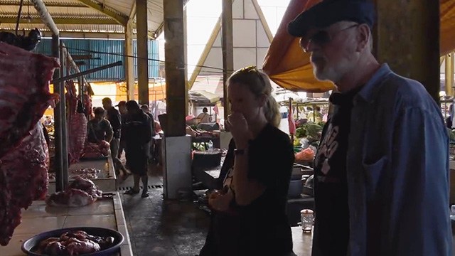 Peter Egan, aktor Inggris yang menyaksikan langsung perdagangan daging anjing (sumber foto: Dog Meat Free Indonesia)